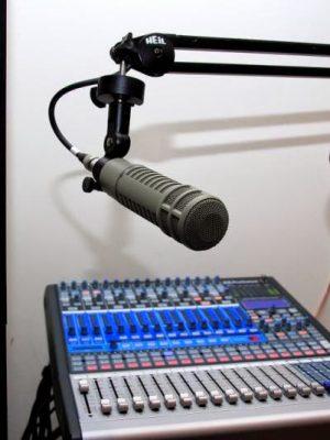 voice-radio-comunitaria-microfone