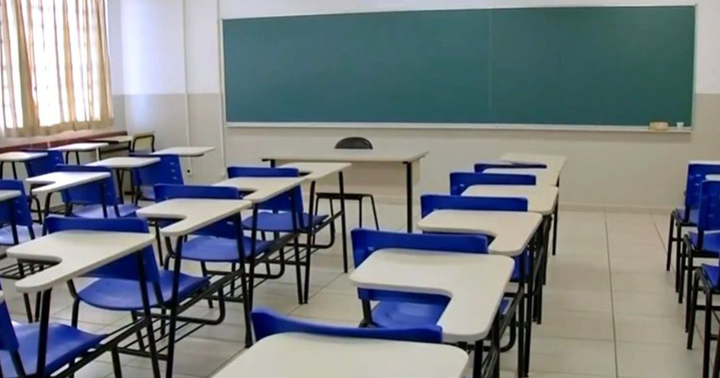 ampla-naovolta-escolas3